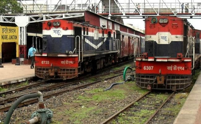ट्रेन में ”मालिश योजना” पर भाजपा सांसद के बाद लोस अध्यक्ष ने भी उठाये सवाल