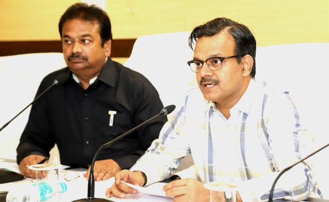 सभी जिले के उपायुक्त से मुख्यमंत्री के प्रधान सचिव ने की बात, कहा : घर-घर पहुंचे योग का संदेश