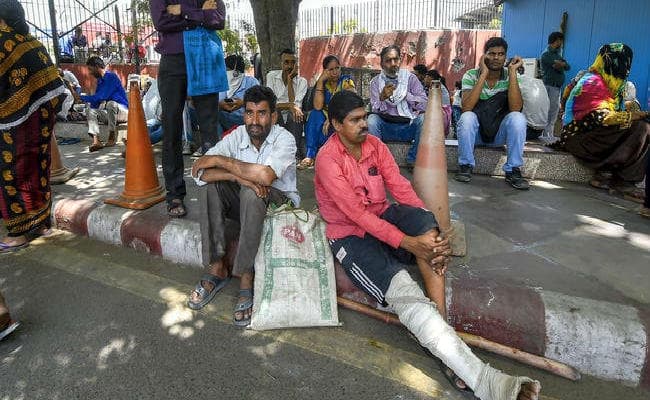 बंगाल में डॉक्टरों की हड़ताल का छठा दिन, मुख्यमंत्री से बातचीत की जगह पर फैसला होना बाकी