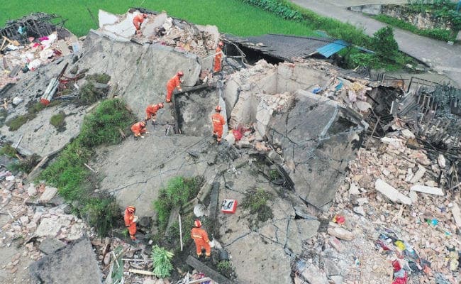 चीन के सिचुआन प्रांत में भूकंप से 12 लोगों की मौत, सौ से अधिक घायल