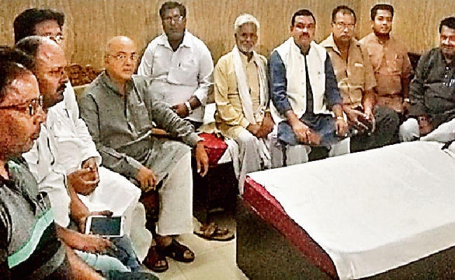 रांची : राजद नेताओं ने लालू प्रसाद से लगायी गुहार, पार्टी को बचायें, प्रदेश अध्यक्ष को हटायें
