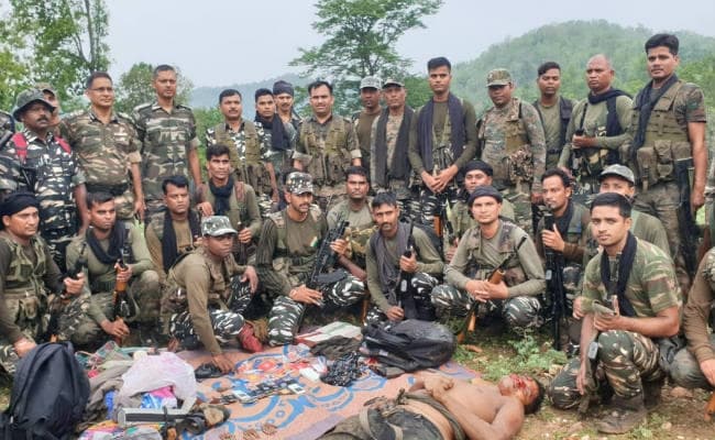 सिमडेगा : पुलिस-नक्सली मुठभेड़ में एक नक्सली ढेर, एके 47 व कारतूस बरामद