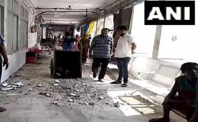 मुजफ्फरपुर : SKMCH के ICU वार्ड के बाहर गिरी छत, AES से पीड़ित दर्जनों बच्चे अस्पताल में हैं भर्ती