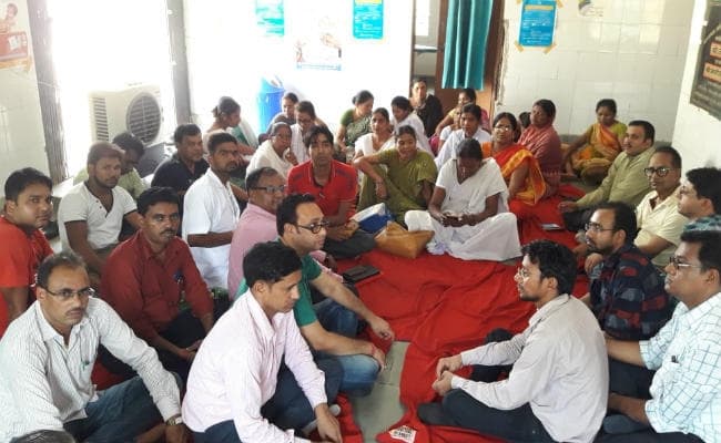 चौपारण : महिला की मौत पर डॉक्टर से मारपीट के मामले ने पकड़ा तूल, हड़ताल पर गये चिकित्सक