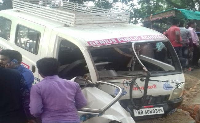 गिरिडीह में बच्चों से भरी स्कूल वैन दुर्घटनाग्रस्त, नौ घायल
