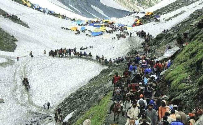 अमरनाथ यात्राः पहले दिन आठ हजार से अधिक श्रद्धालुओं ने किये पवित्र गुफा के दर्शन