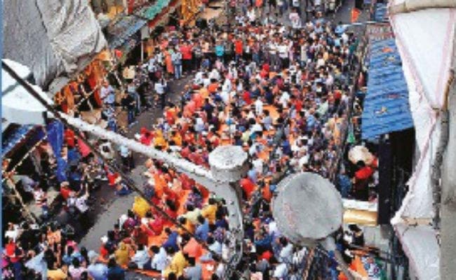 पश्चिम बंगाल : हावड़ा में बीच सड़क पर हनुमान चालीसा का पाठ, लगा जाम