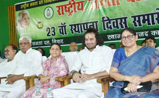 लालू और तेजस्वी की गैरमौजूदगी में मना RJD का 23वां स्थापना दिवस, लालू के रंग में दिखे तेज प्रताप, कहा…