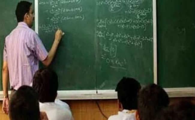 एसटी-एससी अभ्यर्थियों का कट ऑफ मार्क्स घटा, अब 40 प्रतिशत अंक लाने पर शिक्षक बन सकेंगे एसटी-एससी अभ्यर्थी