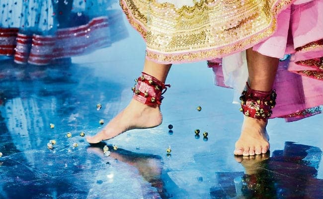 ”नच बलिये-9” में मौनी रॉय का डांस: ….कि घुंघरू टूट गये