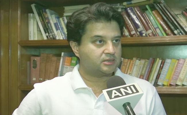 संकट में कांग्रेसः राहुल गांधी के बाद अब ज्योतिरादित्य सिंधिया और मिलिंद देवड़ा ने दिया इस्तीफा