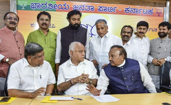 #Karnataka : भाजपा ने कुमारस्वामी से मांगा इस्तीफा, येदियुरप्पा बोले – हमारे पास 107 विधायक