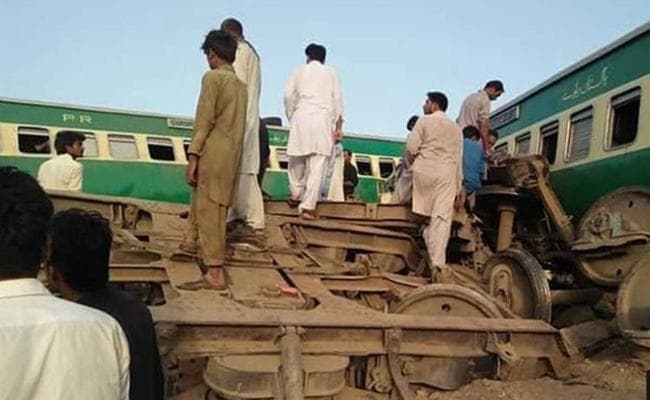 पाकिस्तान : भीषण रेल हादसा में 14 लोगों की मौत, 79 घायल