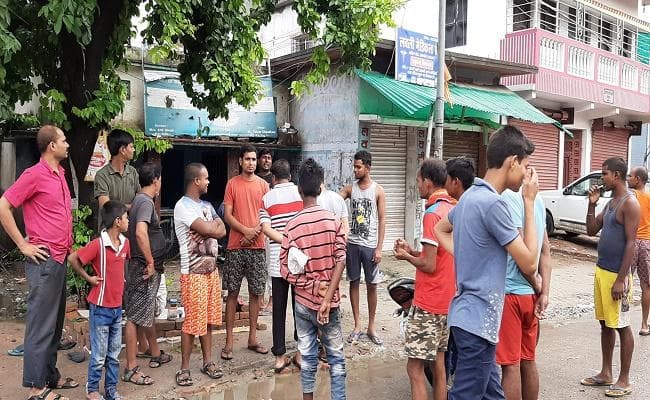 चलती स्कार्पियो से 23 वर्षीय शादीशुदा महिला को फेंका, इलाज के दौरान मौत