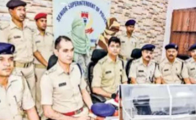 मां काे कैंसर था, सही इलाज नहीं किया तो डॉक्टर पर की फायरिंग, दो धराए मां काे कैंसर था, सही इलाज नहीं किया तो डॉक्टर पर की फायरिंग, दो धराए