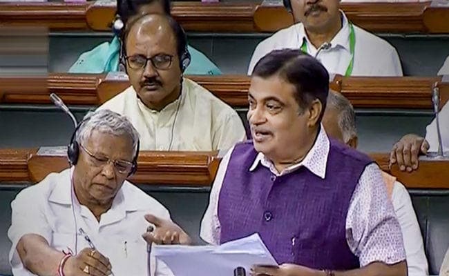 लाेकसभा में बोले गडकरी – ‘अमीरों से लो, गरीबों को दो” के मॉडल पर काम कर रही है मोदी सरकार