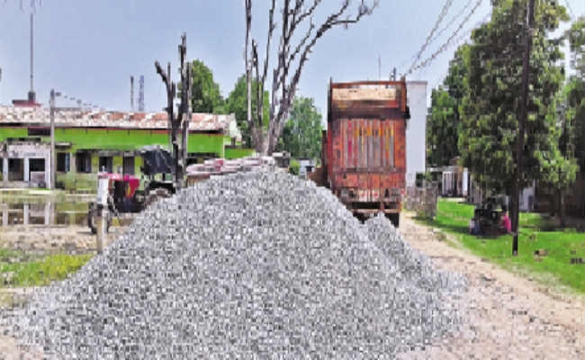 प्रखंड मुख्यालय में बनी सड़क, तो होगा आंदोलन