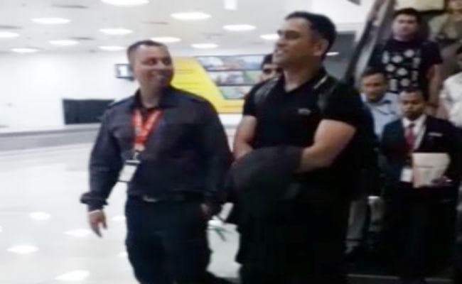 संन्यास की अटकलों के बीच रांची पहुंचे महेंद्र सिंह धौनी