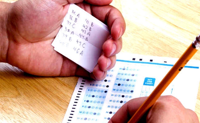 नकल, परीक्षा परिणाम और सामाजिक प्रतिष्ठा, जानें क्या है संबंध?