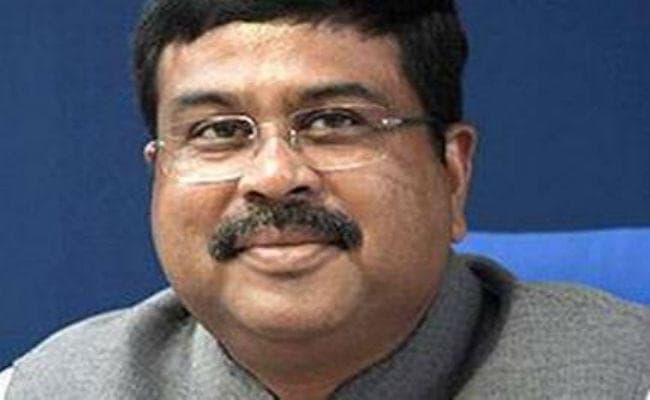 पेट्रोलियम मंत्री प्रधान ने कहा, इलेक्ट्रिक वाहनों का इस्तेमाल बढ़ने के बावजूद रिफाइनरी क्षमता बढ़ाने की दरकार