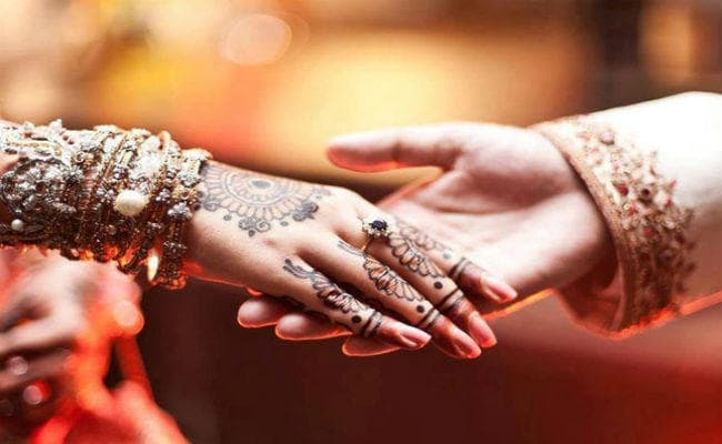 बरकट्ठा के डीह गांव से लापता युवती ने पहले प्रेमी संग रचायी शादी, फिर कोर्ट में किया सरेंडर