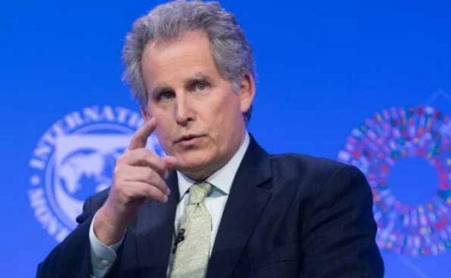 IMF ने पाकिस्तान को टैक्स रिवेन्यू कलेक्शन बढ़ाने और कर्ज में कमी लाने को कहा