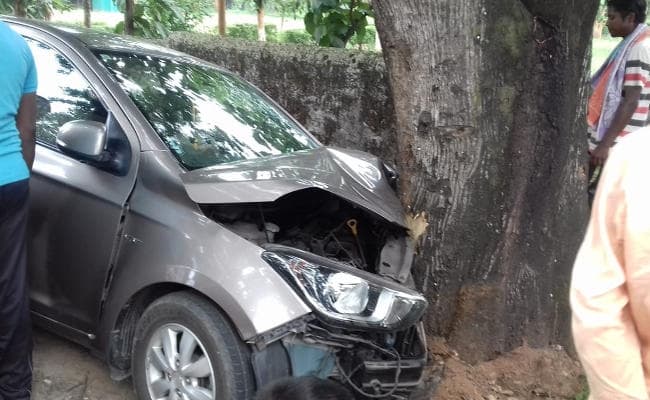 खूंटी के पूर्व डीसी राकेश कुमार की कार दुर्घटनाग्रस्त, अंगनाबाड़ी से पूजा कर लौट रहे थे