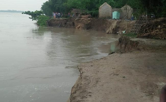 महानंदा नदी के जलस्तर में रिकॉर्ड वृद्धि दर्ज होने से आम लोगों में दहशत