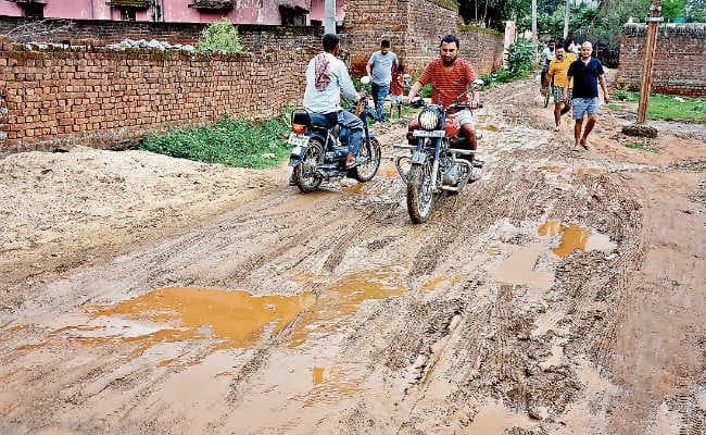 मेयर के पीए ने युवक को दी एसपी से उठवाने की धमकी, कहा- मेयर के रहते नीं बनेगी तुम्हारे मोहल्ले की सड़क