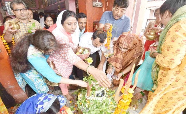 दूसरी सोमवारी पर लाखों श्रद्धालुओं ने शिवालयों और मंदिरों में भोलेनाथ का किया जलाभिषेक