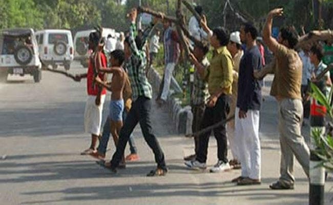 भाजपा कार्यालय में तोड़फोड़ के बाद पथावरोध, बूथ अध्यक्ष के अपहरण की कोशिश