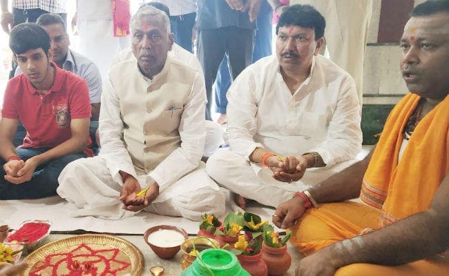 बिहार के नये राज्यपाल फागू चौहान पहुंचे देवघर, बाबा वैद्यनाथ पर जलार्पण कर बोले…