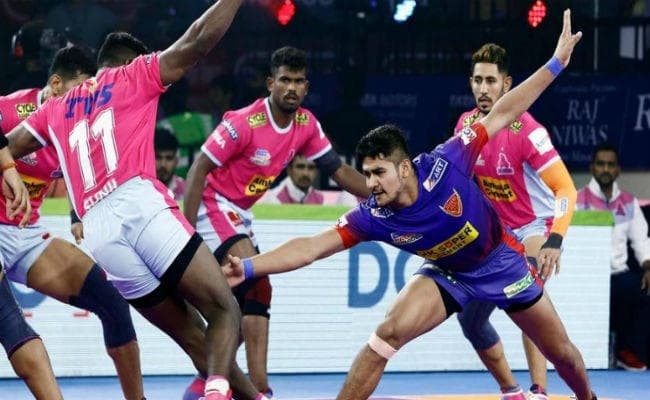 प्रो कबड्डी : दबंग दिल्ली ने जयपुर पिंक पैंथर्स को 35-24 से हराया प्रो कबड्डी : दबंग दिल्ली ने जयपुर पिंक पैंथर्स को 35-24 से हराया