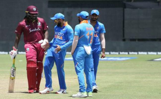 विराट कोहली ने बीच मैदान क्रिस गेल संग किया डांस, सोशल मीडिया पर वायरल हुआ वीडियो