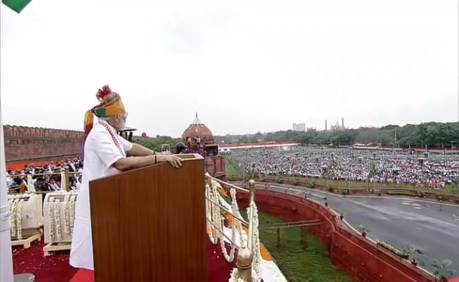 जश्न-ए-आजादीः लाल किले की प्राचीर से प्रधानमंत्री मोदी ने क्या कहा, पढिए देश के संबोधन की बड़ी बातें