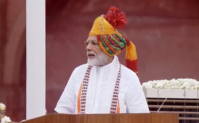 PM मोदी ने दिया ”लकी कल के लिए लोकल” और ”नकद का न” को नारा