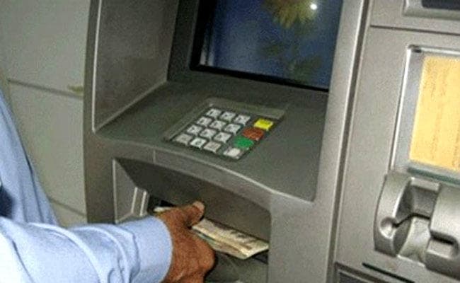 ATM चार्ज को लेकर RBI ने बैंकों को दिया आदेश, बैलेंस इन्क्वायरी-फ्री ट्रांजेक्शन के बारे में कही ये बड़ी बात