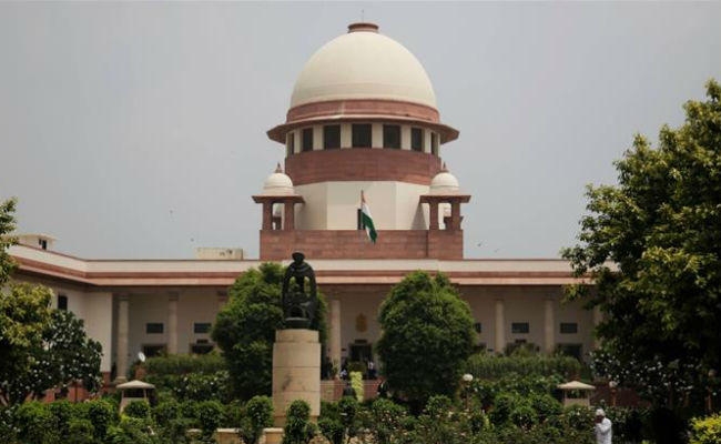 अनुच्छेद 370 पर केंद्र के फैसले के खिलाफ सुप्रीम कोर्ट पहुंचा पूर्व अधिकारियों का एक समूह