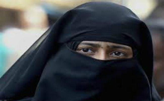 कपड़े खरीदने बाजार गयी थी, पति ने सरेआम दे दिया ‘ट्रिपल तलाक’, मामला दर्ज