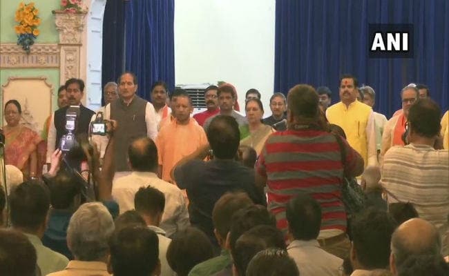 योगी मंत्रिमण्डल का पहला विस्तार, 23 मंत्रियों ने ली शपथ