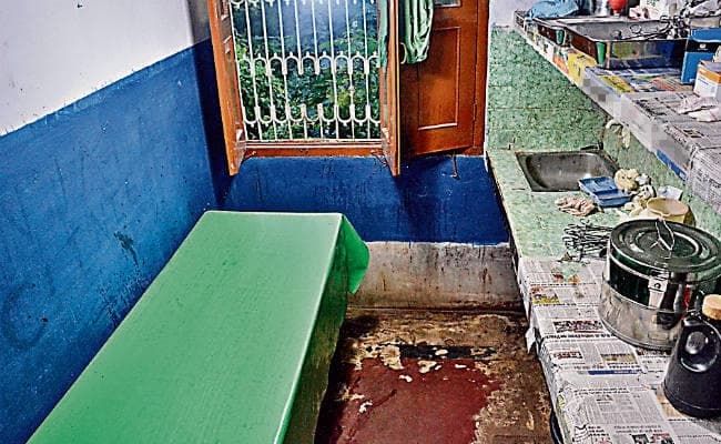 रसोईघर को बना रखा था ओटी, महिला का किया ऑपरेशन, मौत, डॉक्टर फरार
