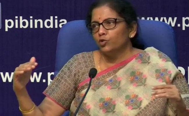 वित्त मंत्री सीतारमण ने कहा, सरकारी बैंकों का एनपीए गिरकर अब 7.9 लाख करोड़ रुपये रह गया
