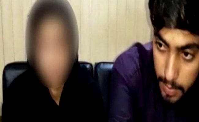 पाकिस्तान: पंजाब प्रांत से अगवा सिख युवती के धर्मांतरण और जबरन निकाल मामले में ये बात आई सामने पाकिस्तान: पंजाब प्रांत से अगवा सिख युवती के धर्मांतरण और जबरन निकाल मामले में ये बात आई सामने