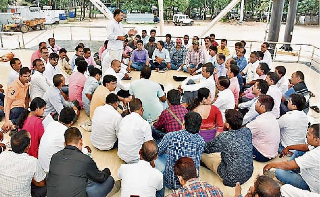 फिर आंदोलन की तैयारी में झारखंड के 61 हजार पारा शिक्षक, पांच सितंबर से चरणबद्ध आंदोलन की घोषणा फिर आंदोलन की तैयारी में झारखंड के 61 हजार पारा शिक्षक, पांच सितंबर से चरणबद्ध आंदोलन की घोषणा