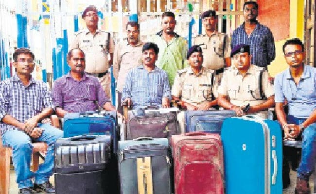 सियालदह बलिया एक्सप्रेस से दो नशाखुरान दबोचे गये