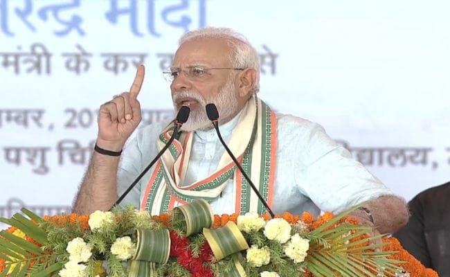 मथुरा में बोले पीएम मोदीः ”ॐ” और ”गाय” शब्द सुनते ही कुछ लोगों के बाल हो जाते खड़े