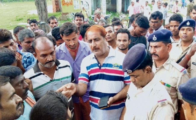 औरंगाबाद : हादसे में मौत के बाद सड़क जाम व प्रदर्शन