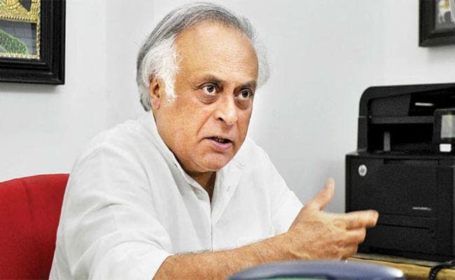 गोयल के ”गुरुत्वाकर्षण” बयान पर जयराम रमेश ने कहा- ऐसे मंत्री हों, तो ईश्वर ही अर्थव्यवस्था का तारणहार है