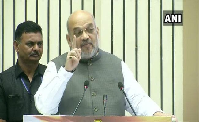 गृह मंत्री शाह ने की ”एक देश-एक भाषा” की वकालत, विपक्षी दलों ने दी तीखी प्रतिक्रियाएं
