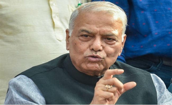 पूर्व वित्त मंत्री यशवंत सिन्हा का सरकार पर निशाना, बोले- मंत्रियों के ”अटपटे” बयानों से अर्थव्यवस्था का नहीं होगा कल्याण